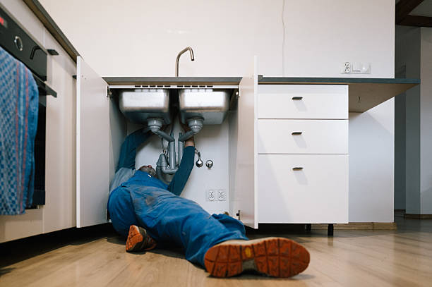 Professional Emergency Plumber technician working in Oglethorpe, GA